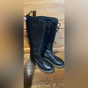 Dr Martens Knee high boots sz 8 not worn